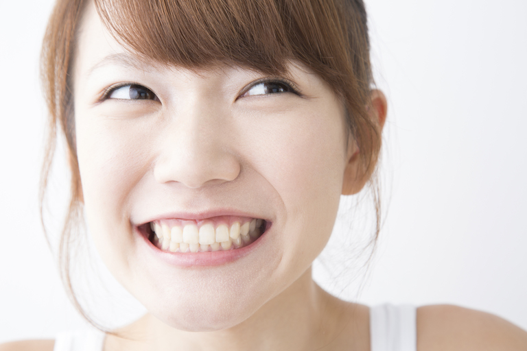 健康保険であなたも「白い歯に」!